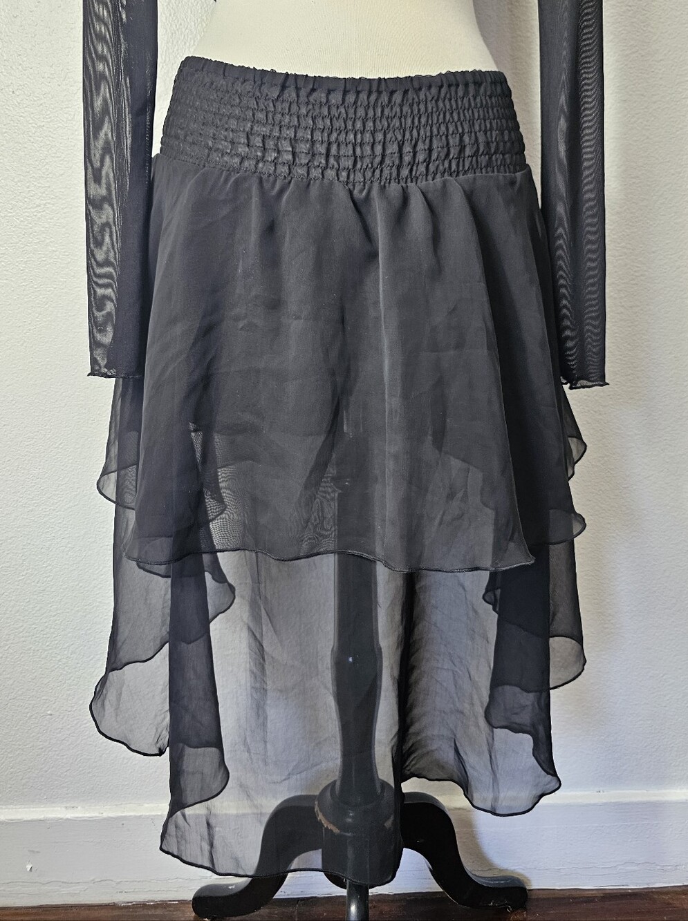 Elegant Black Layered Skirt - Picture 2 of 6